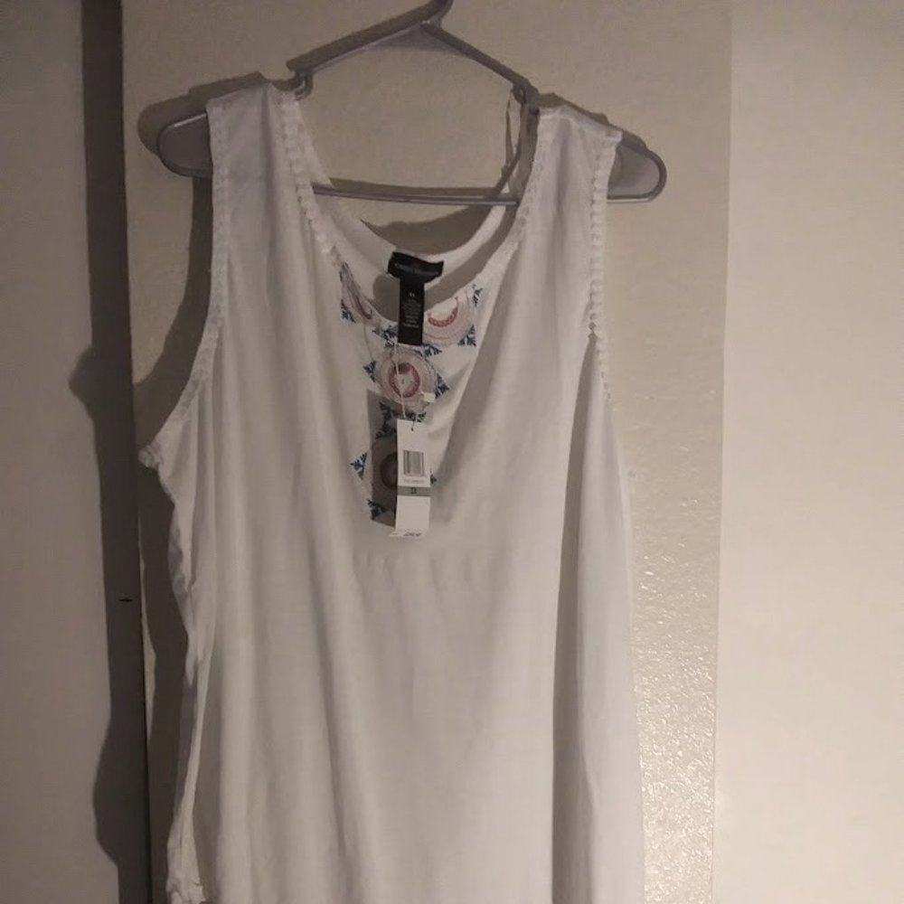 NWT Karen Brooks Embroidered Tee Shirt